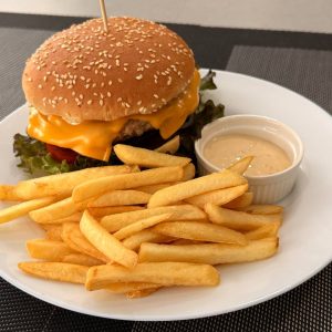 CHEESEBURGER + Apă Pepsi 0.33L
